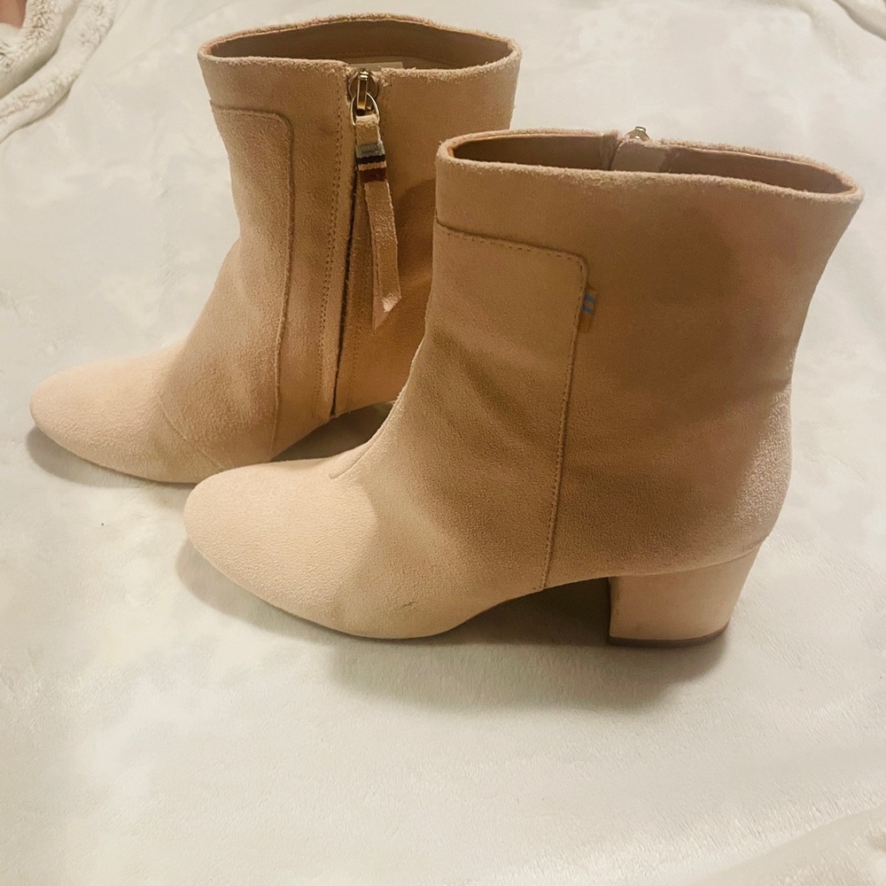 Tom’s Light Pink suede style booties - Picture 9 of 11